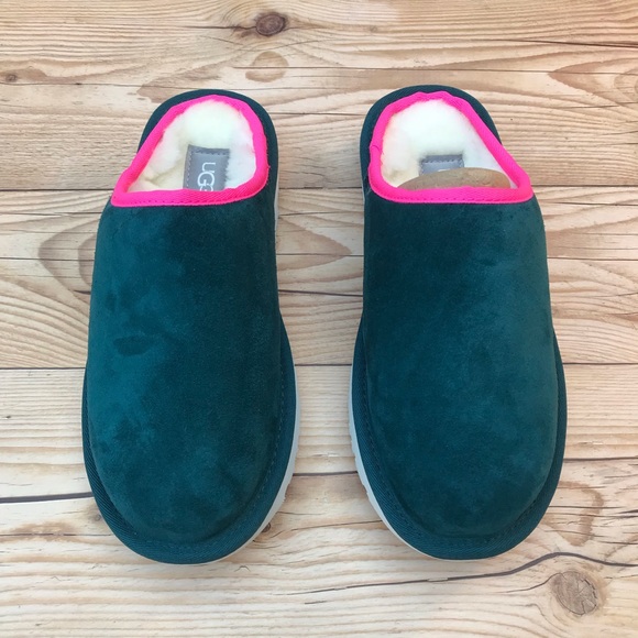 UGG Classic Slip On - Picture 6 of 16